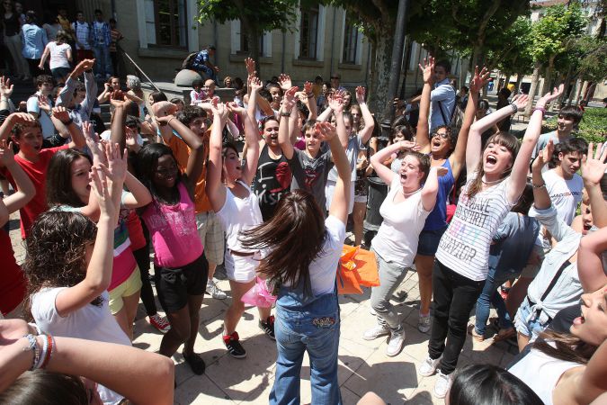 'Flashmob' junto al instituto Sagasta-43